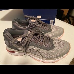 ASICS GT-2000 women’s running shoes, size 8